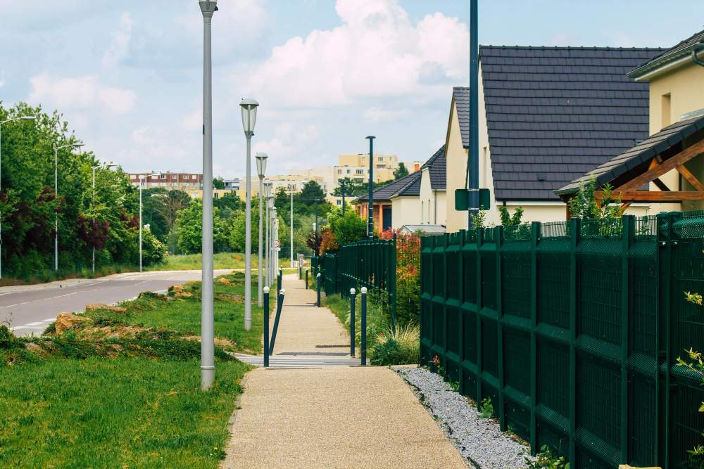 fence-building